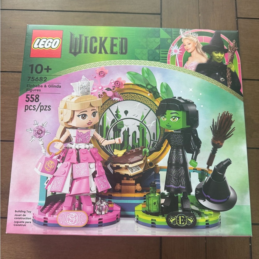 Wicked. Legos. New in box! 558 pieces. Wicked movie. Scan music inside. witch